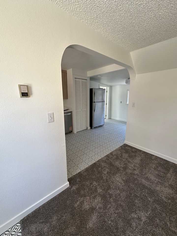 1217 Maple St - Photo 5 of 17