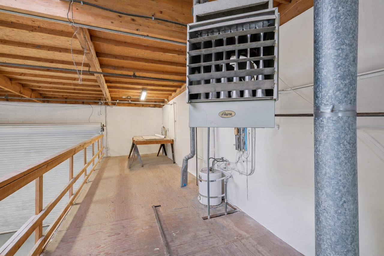 26 Hangar Way #E - Photo 3 of 23