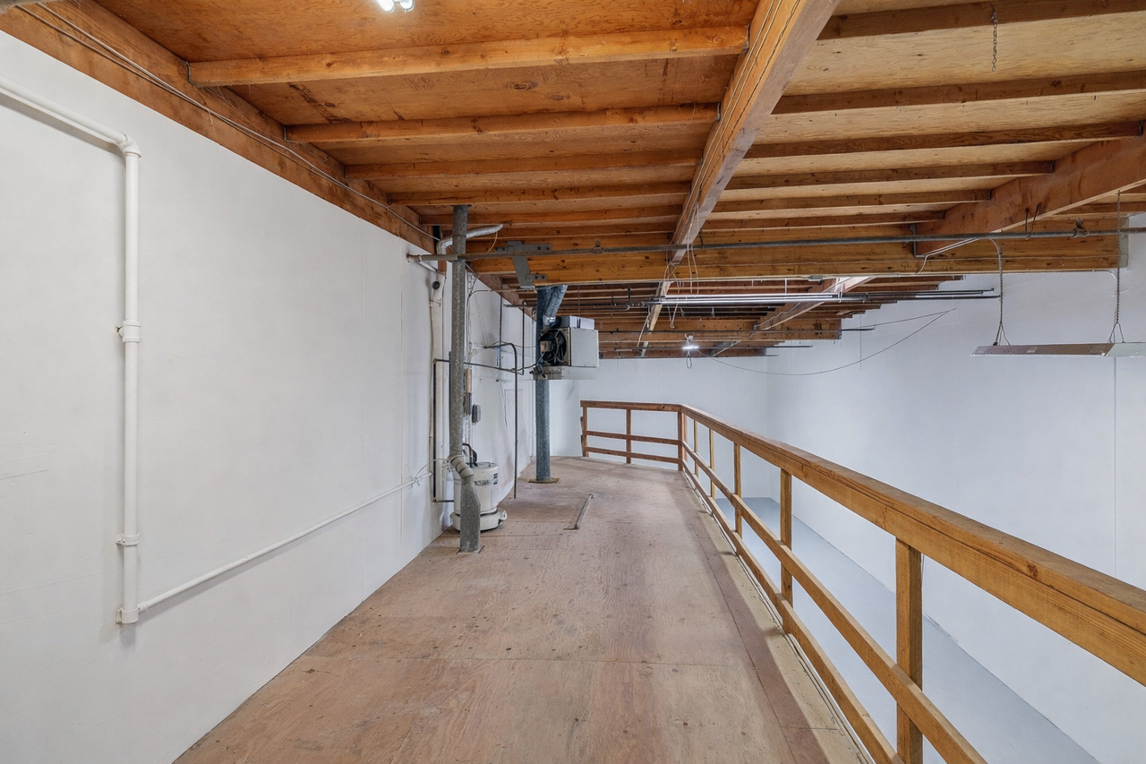 26 Hangar Way #E - Photo 4 of 23