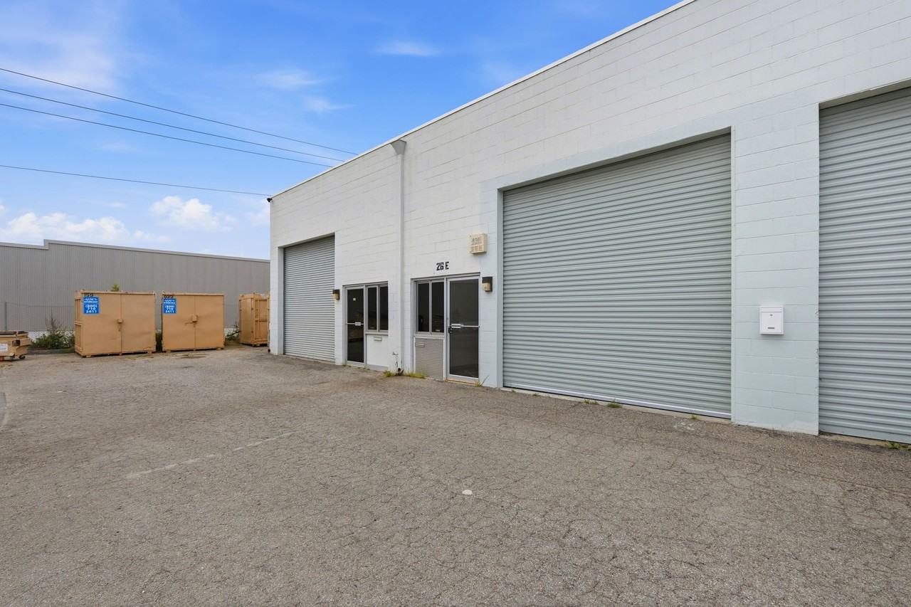 26 Hangar Way #E - Photo 3 of 17