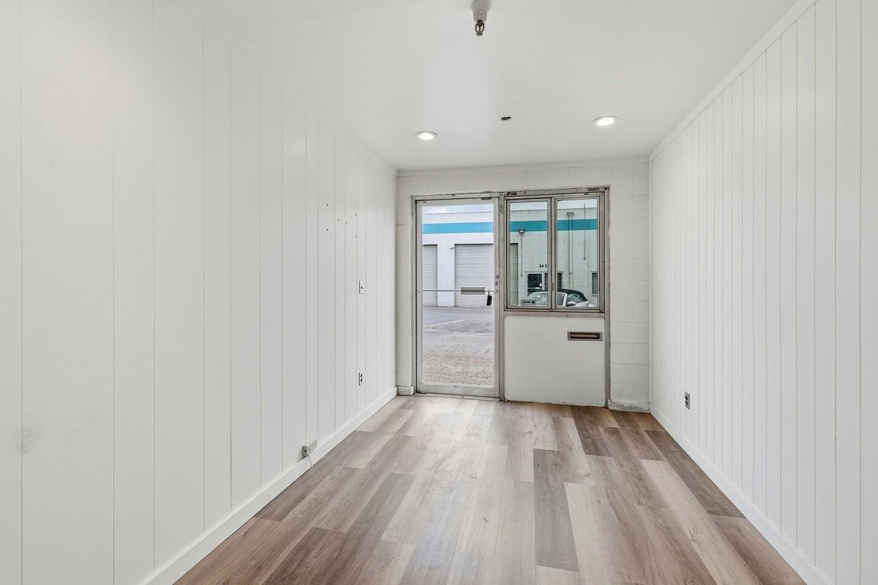 26 Hangar Way #E - Photo 6 of 17