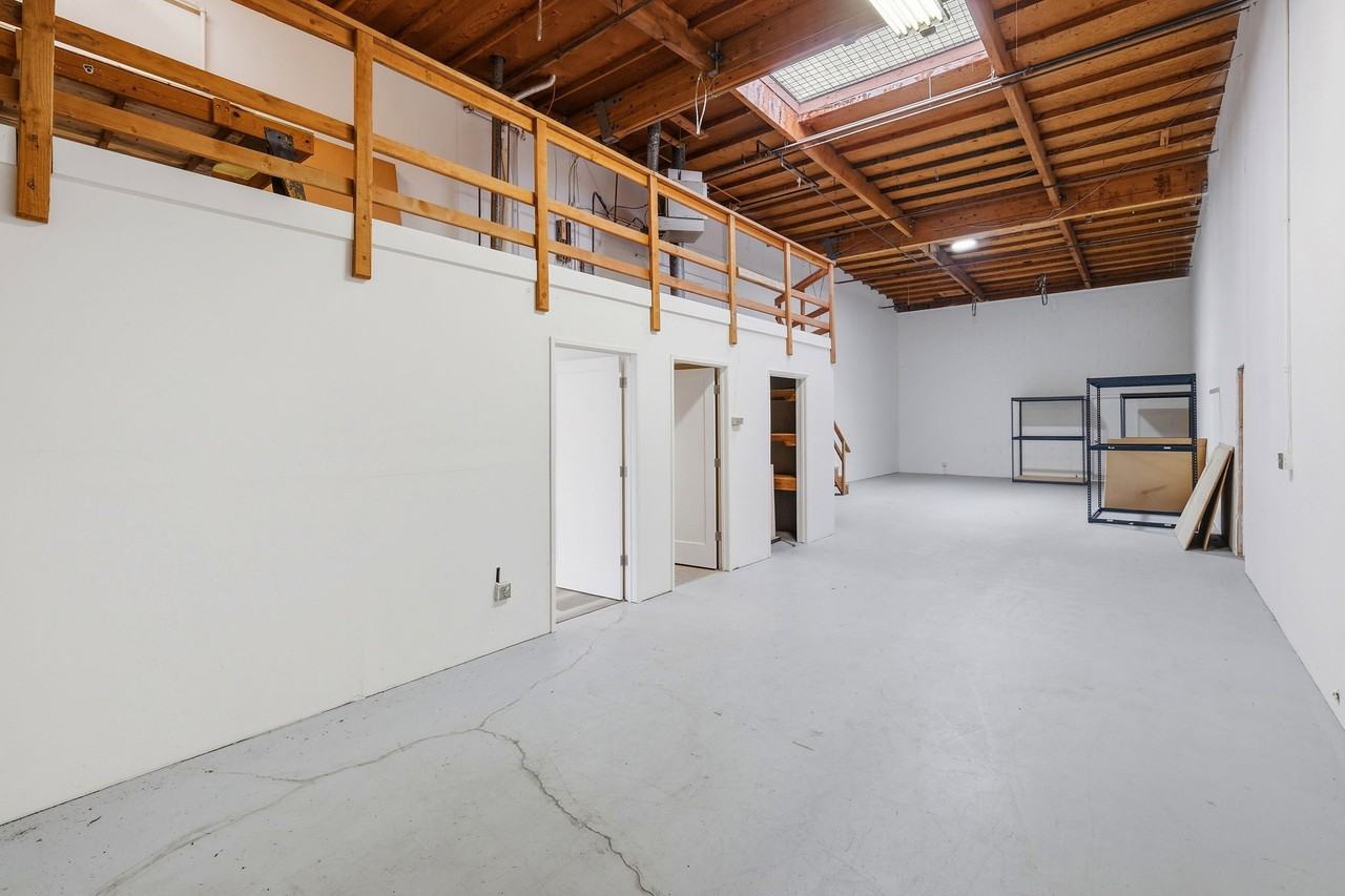 26 Hangar Way #E - Photo 7 of 17