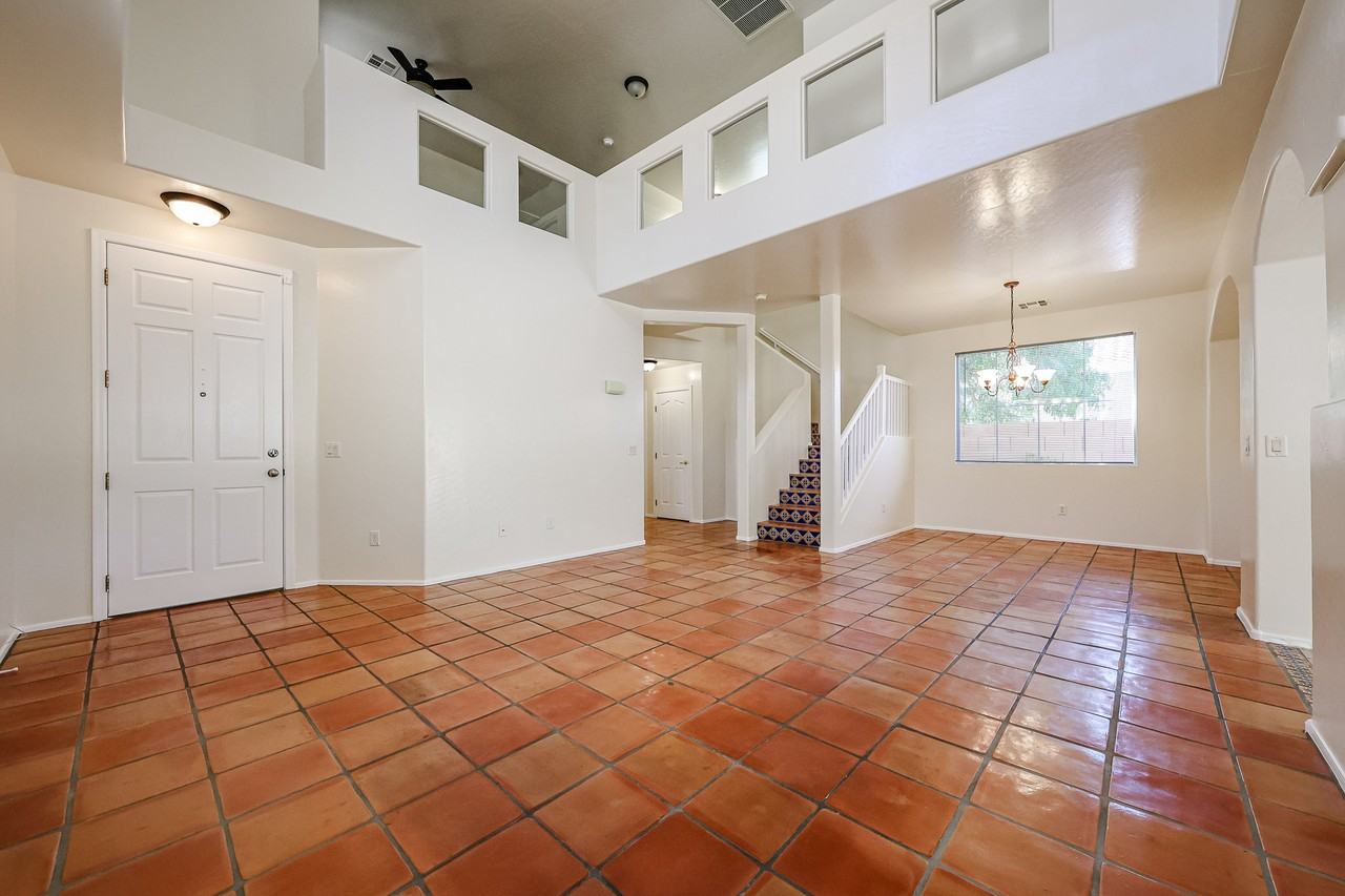 528 W Mountain Sage Dr - Photo 5 of 50