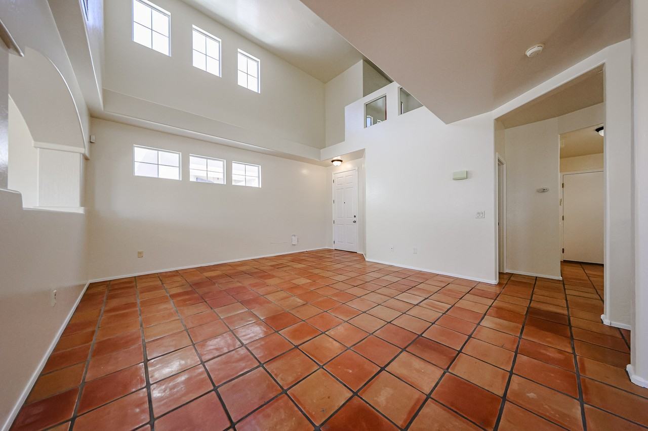 528 W Mountain Sage Dr - Photo 6 of 50