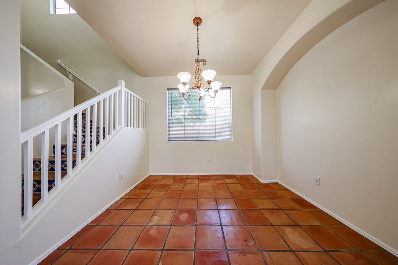 528 W Mountain Sage Dr - Photo 7 of 50