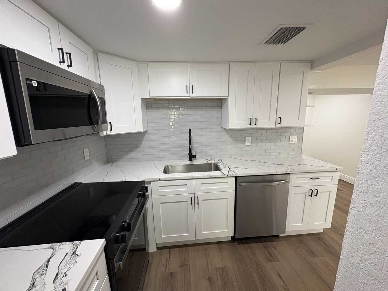 807 E Genesee St #1-2 - Photo 3 of 23