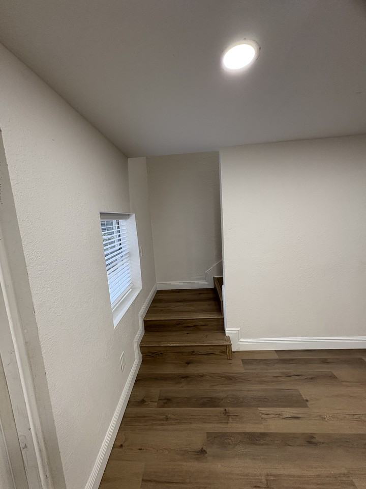 807 E Genesee St #1-2 - Photo 7 of 23