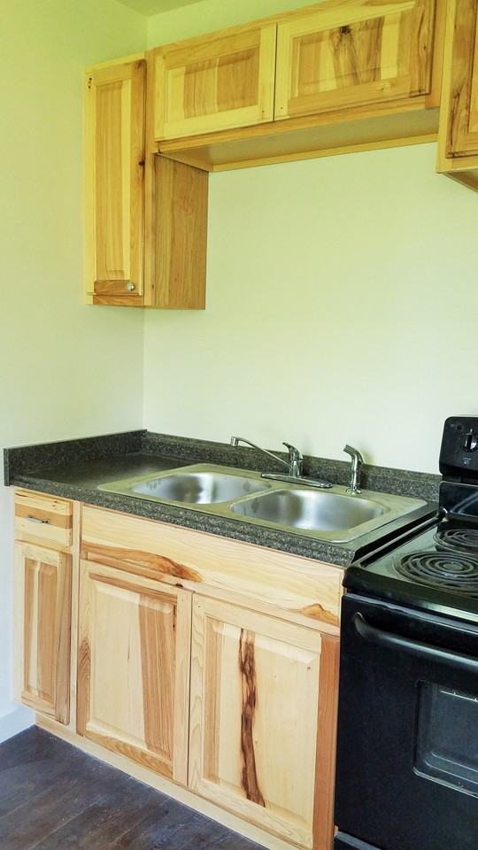 240 Blaine St - Photo 3 of 7