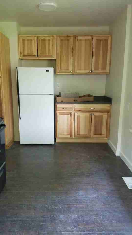 240 Blaine St - Photo 4 of 7