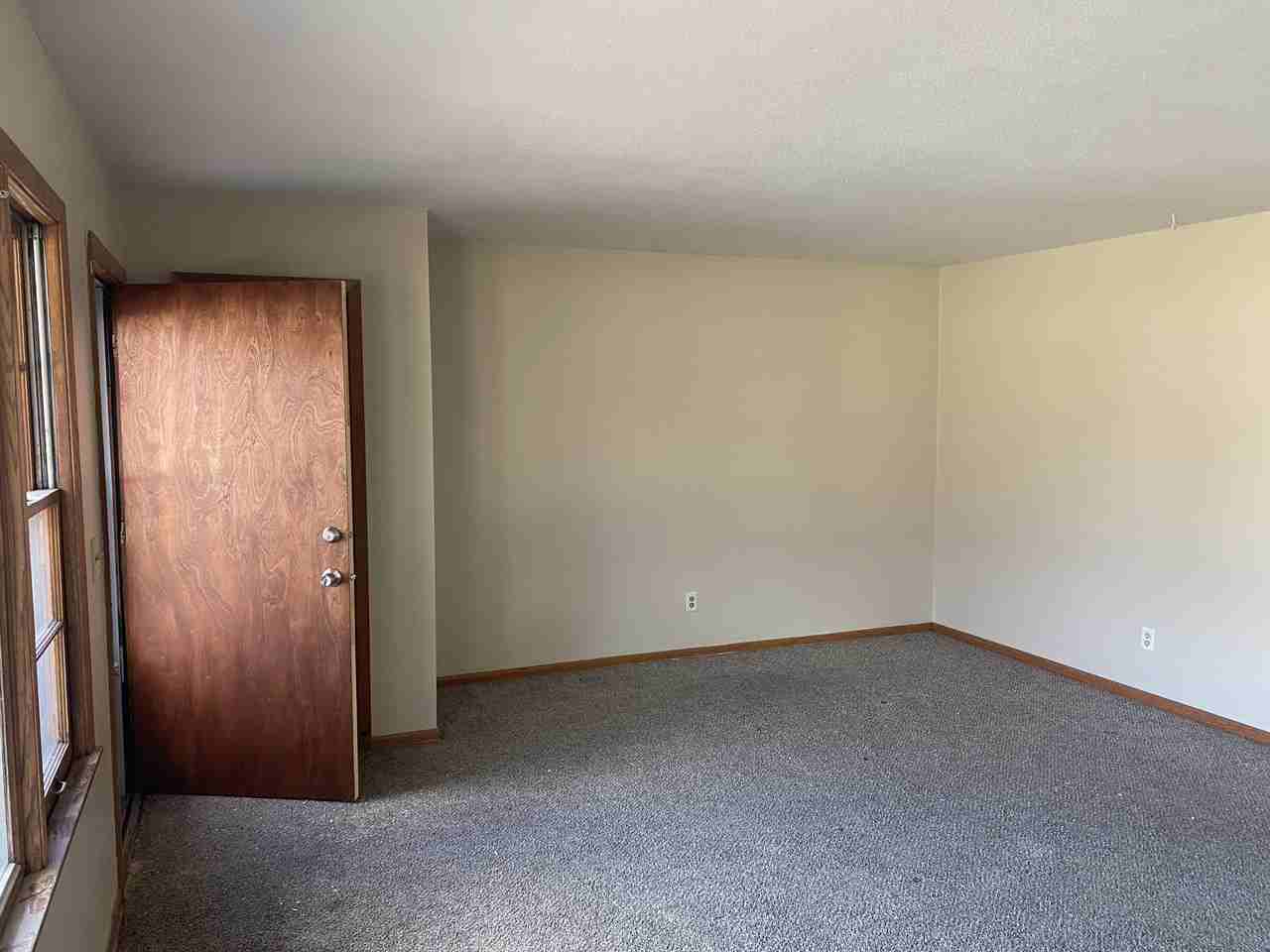 5064 Long Lake Rd - Photo 3 of 14