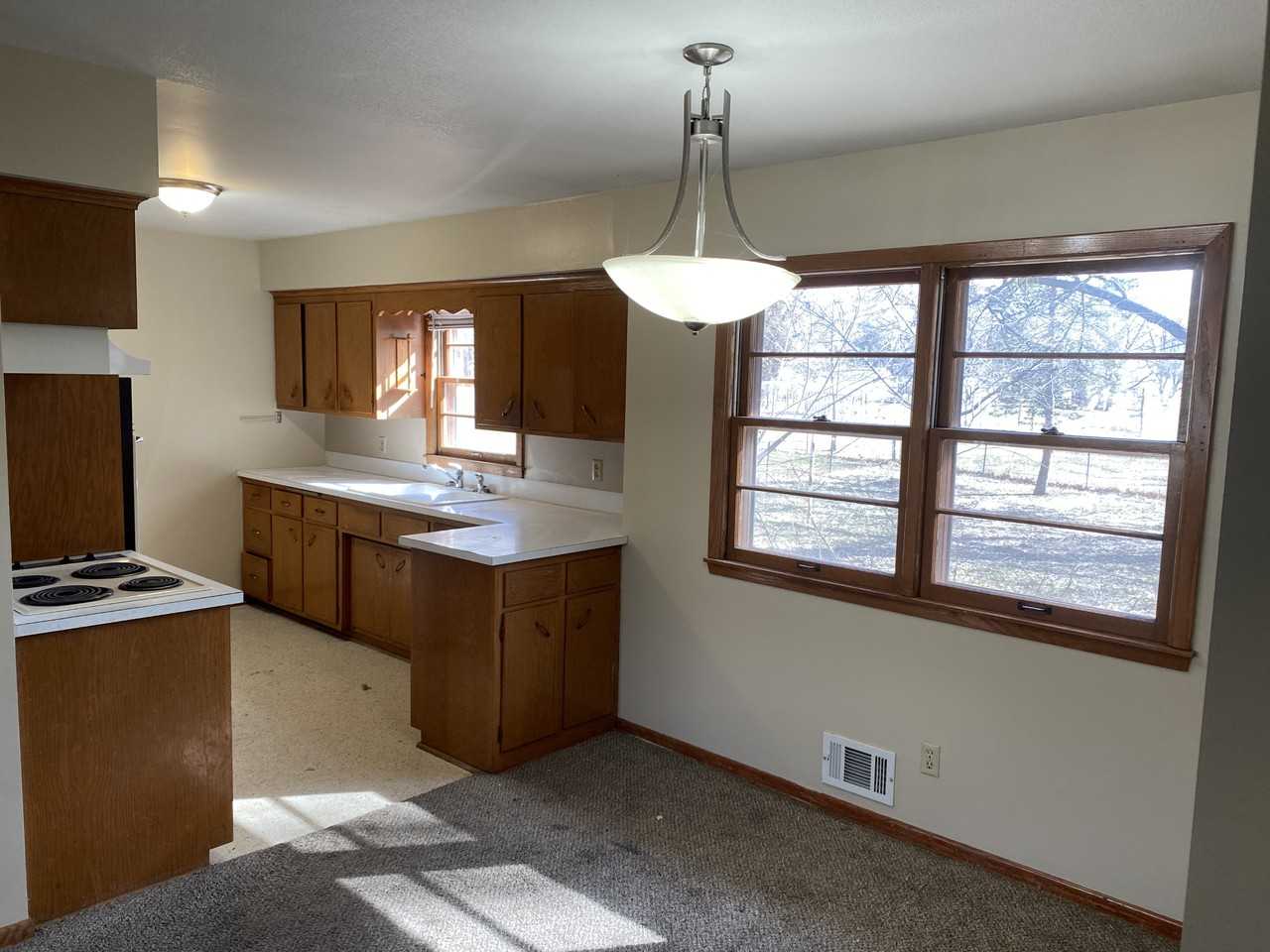 5064 Long Lake Rd - Photo 5 of 14