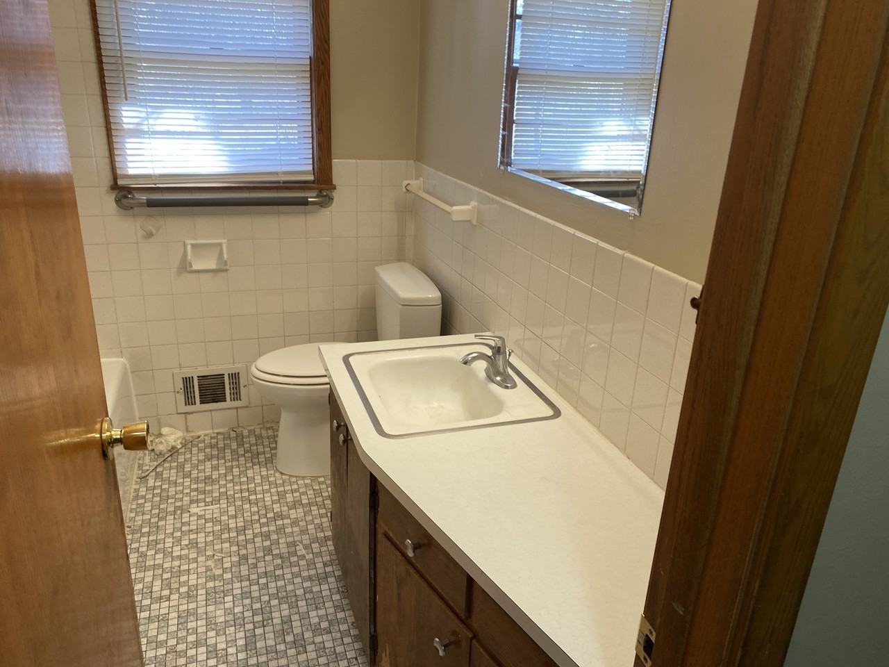 5064 Long Lake Rd - Photo 7 of 14