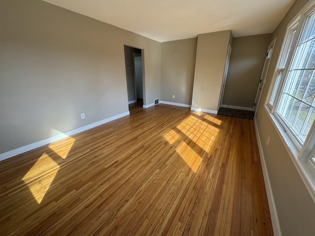 4103 Oregon Ave N - Photo 2 of 21