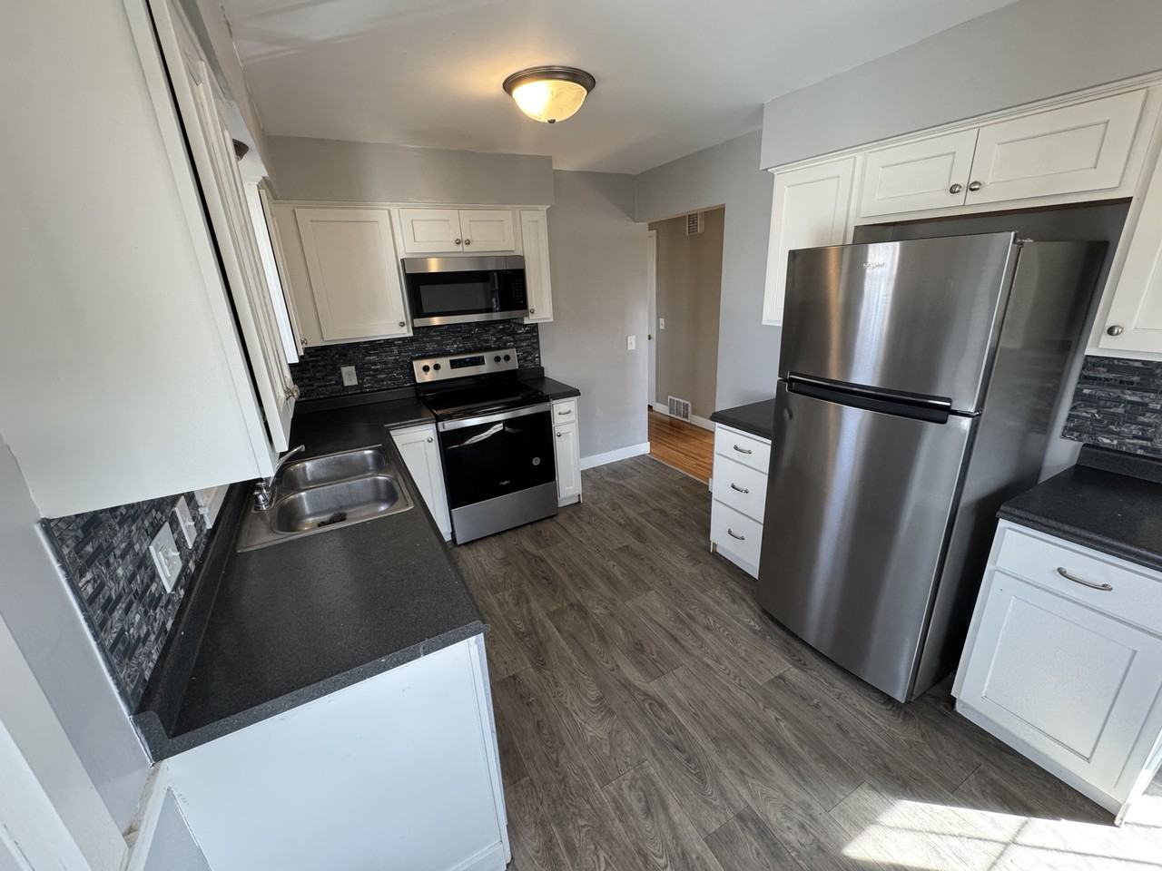 4103 Oregon Ave N - Photo 5 of 21