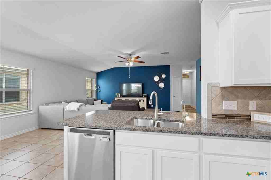 6148 Lavaca Dr - Photo 4 of 32