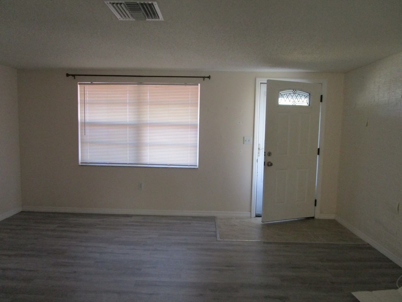 11611 Constance Dr - Photo 3 of 9