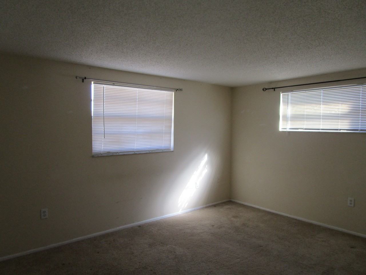 11611 Constance Dr - Photo 5 of 9