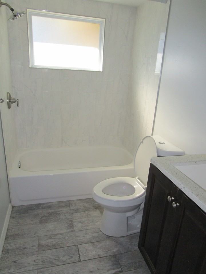 11611 Constance Dr - Photo 6 of 9