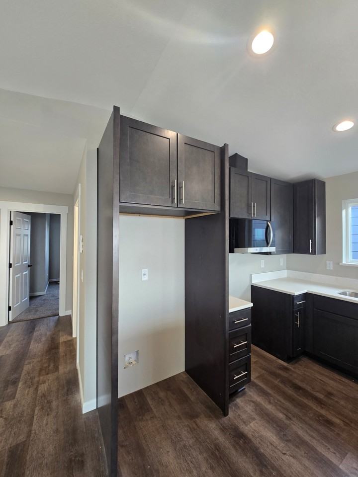 140 Reeder St - Photo 4 of 31