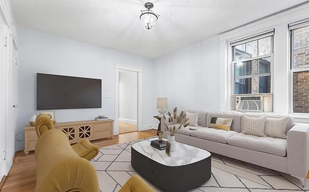 116 Riverway - Photo 3 of 4