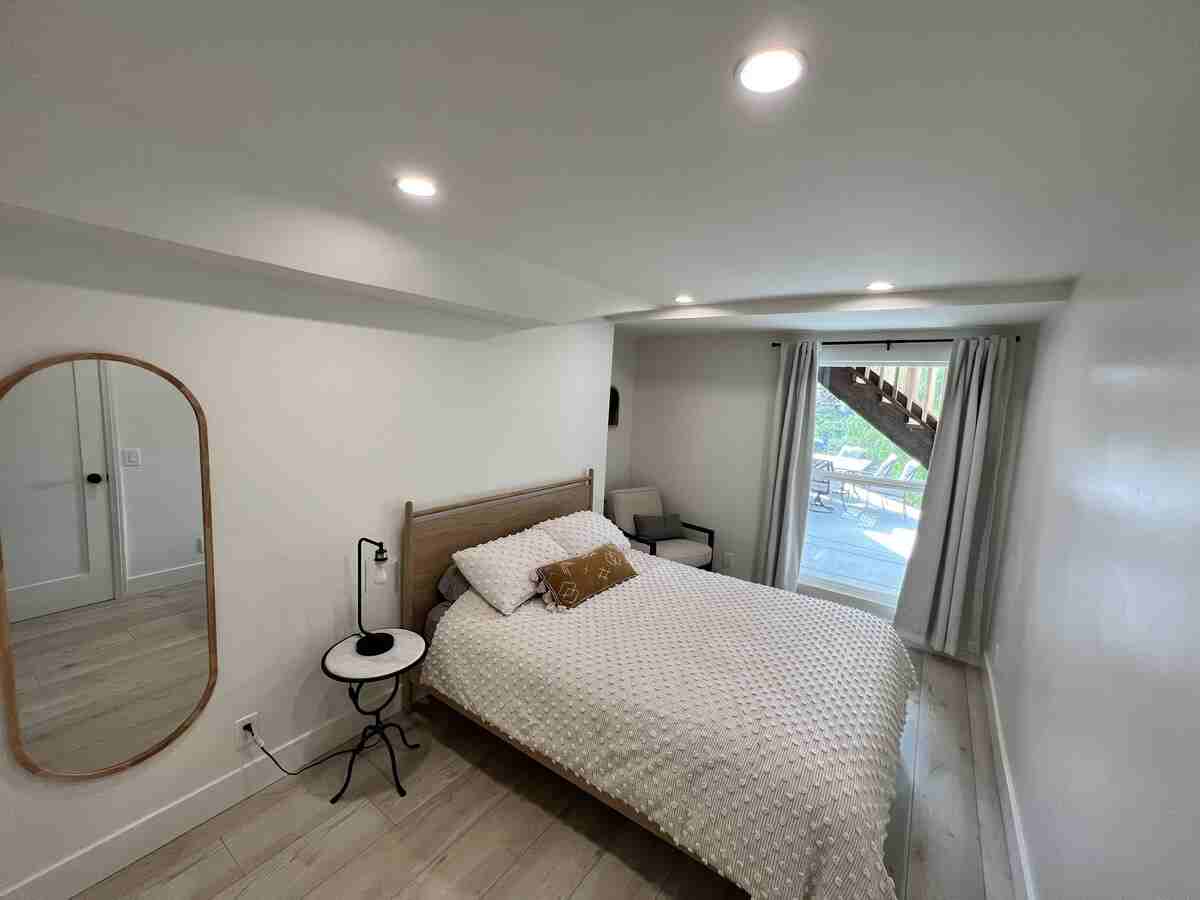 4920 W Mountain View Dr - Photo 3 of 5