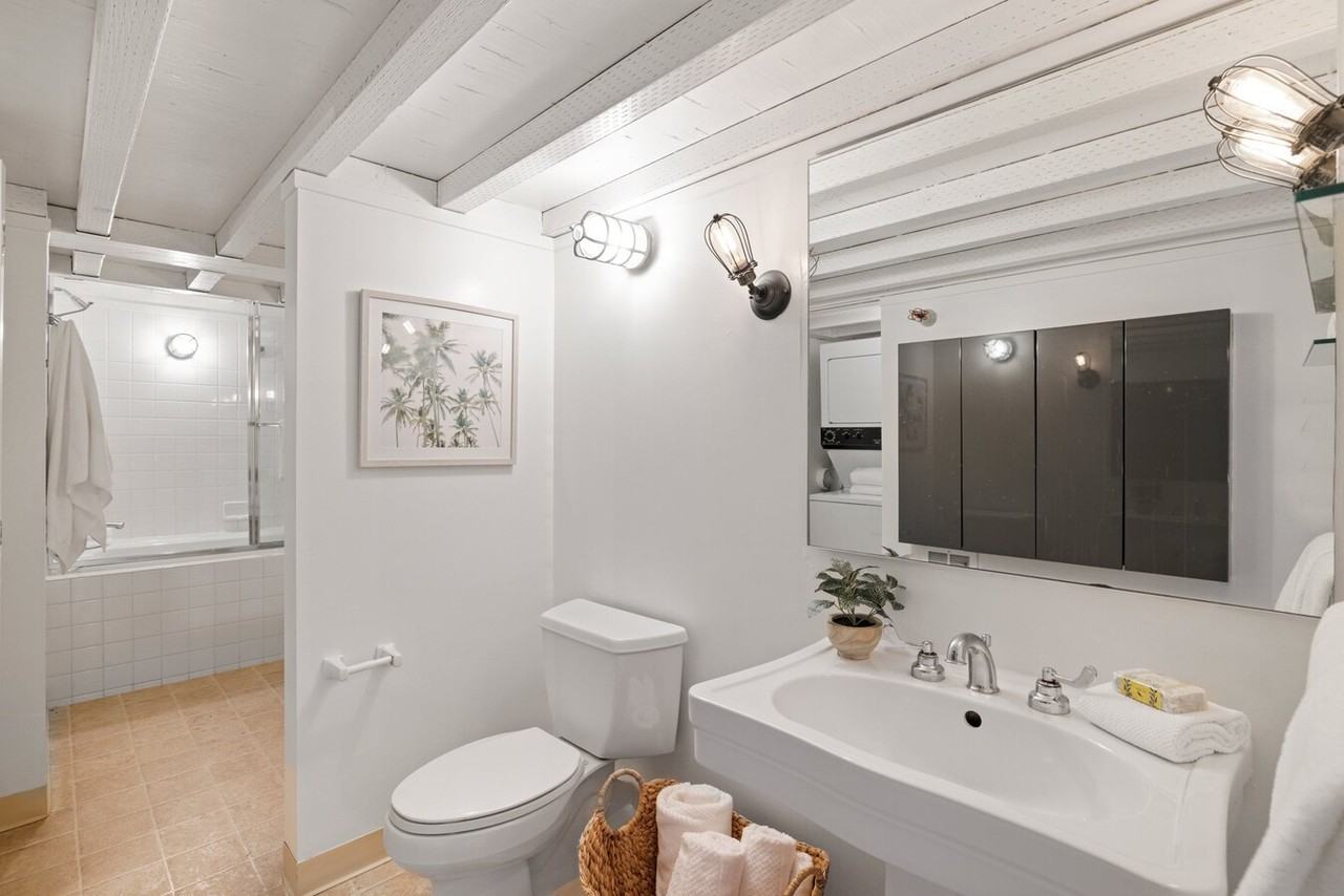 601 4th St - Photo 2 of 7