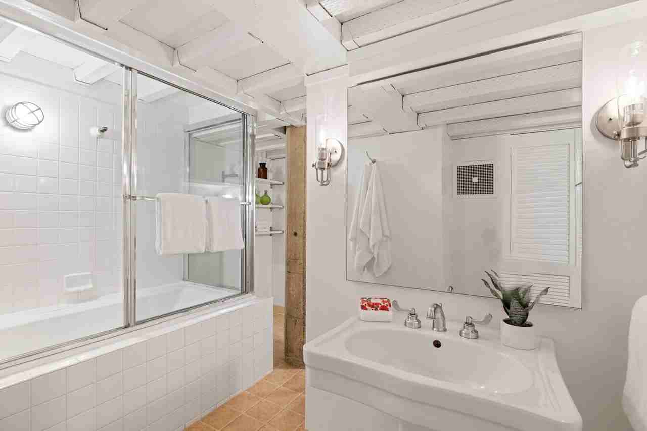 601 4th St - Photo 3 of 7