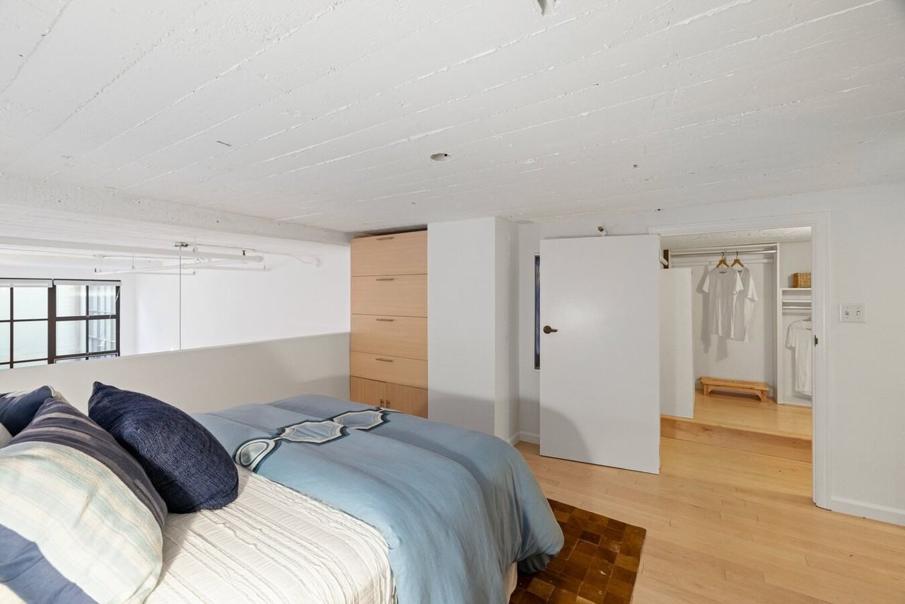 601 4th St - Photo 6 of 7