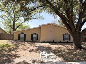 829 Pinoak Dr - Photo 1 of 1