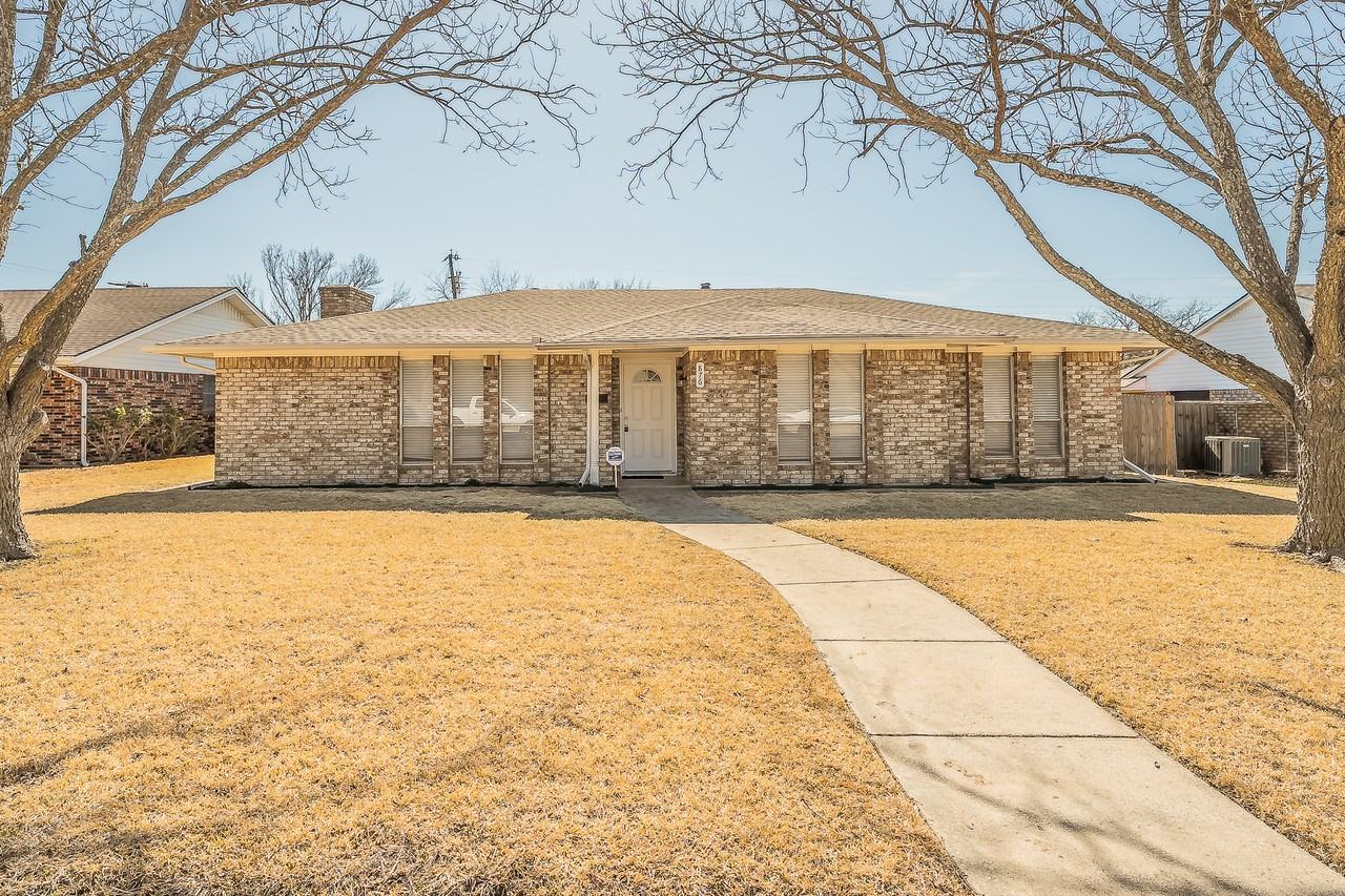 876 Dogwood Trl - Photo 2 of 24