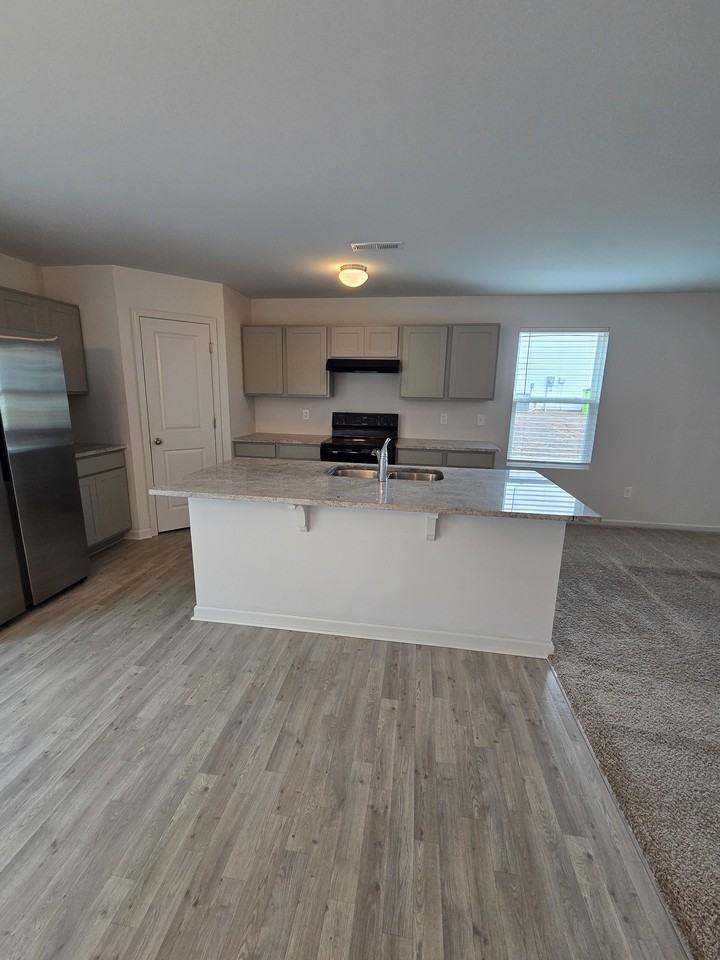 245 Yellowwood Ave - Photo 3 of 23