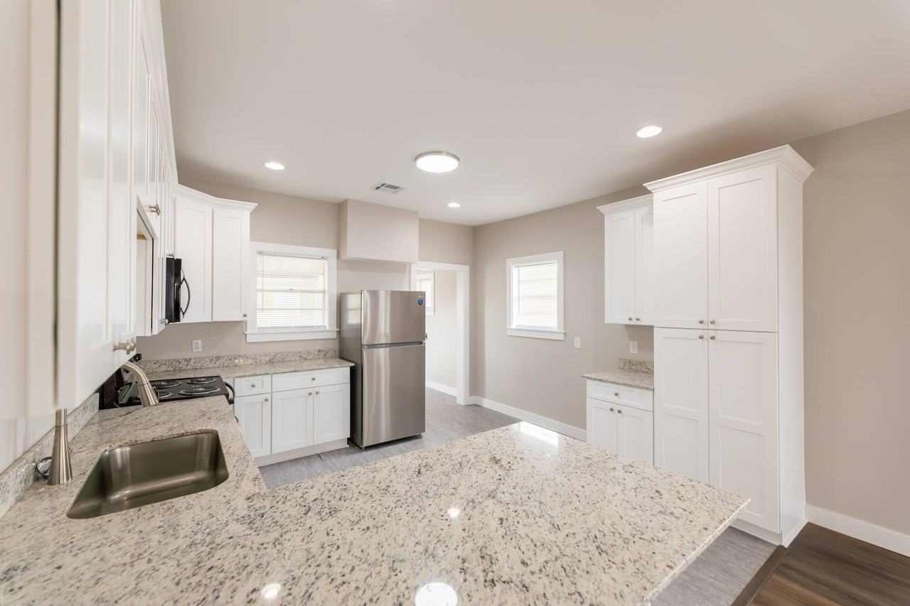 1708 Kirkman St - Photo 4 of 10