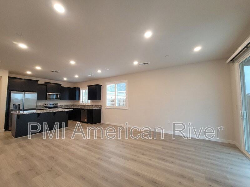 5033 Rialto Dr - Photo 2 of 21