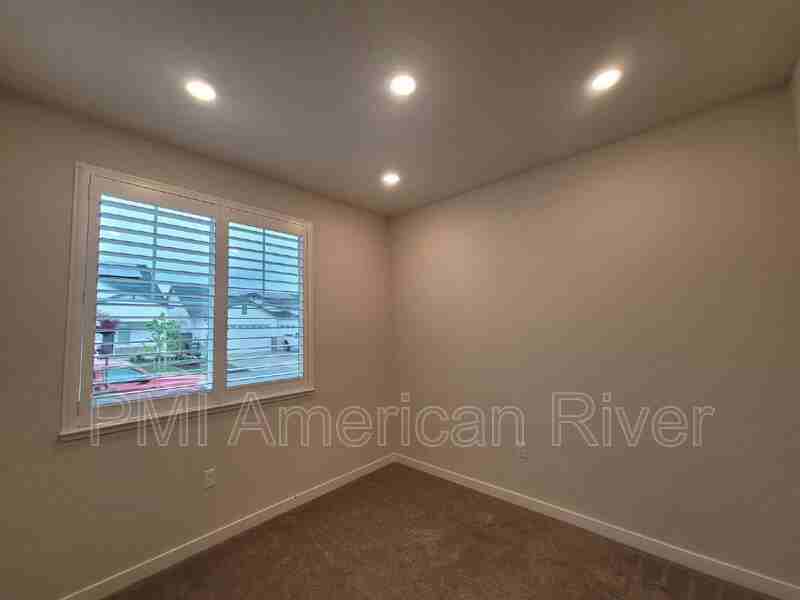 5033 Rialto Dr - Photo 7 of 21