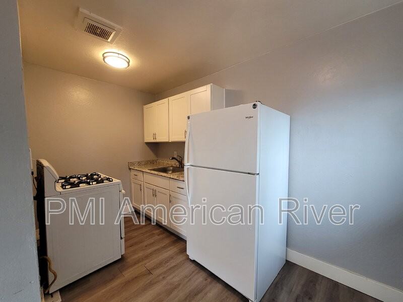 3729 Balsam St #6 - Photo 5 of 9