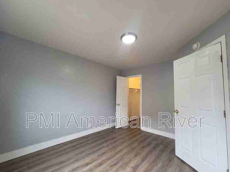 3729 Balsam St #6 - Photo 6 of 9