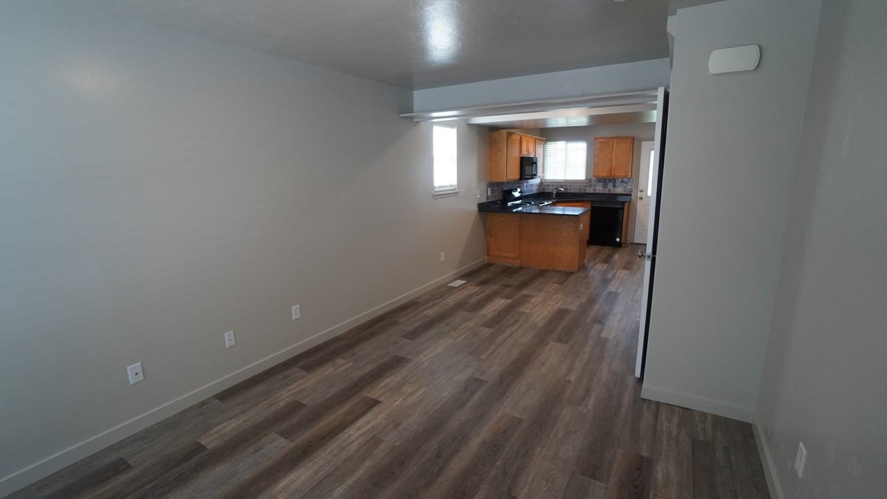 1045 Sw #33 - Photo 3 of 20