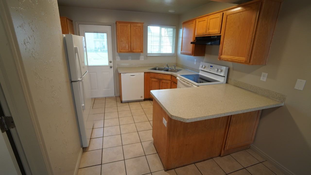 1045 Sw #34 - Photo 4 of 20