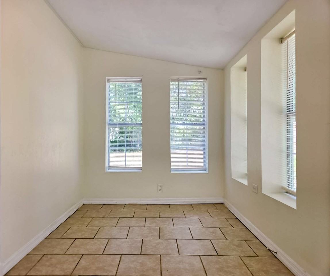 13628 Ne 146th St - Photo 5 of 24