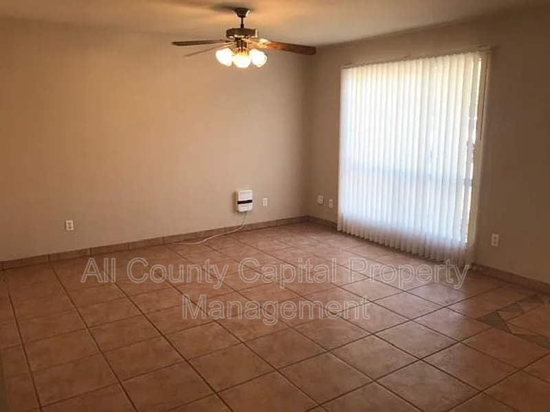 902 Quartz Ct - Photo 2 of 12