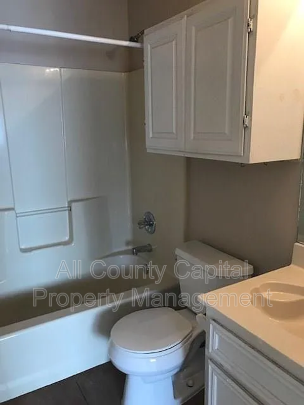 902 Quartz Ct - Photo 5 of 12