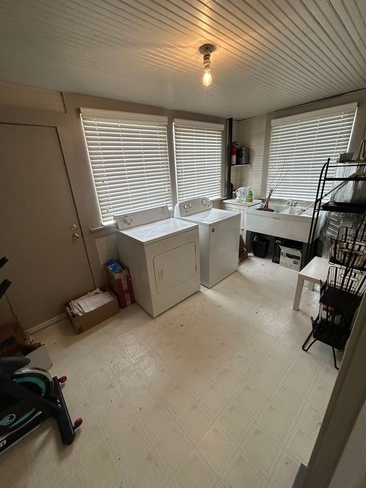 900 Front St - Photo 7 of 25