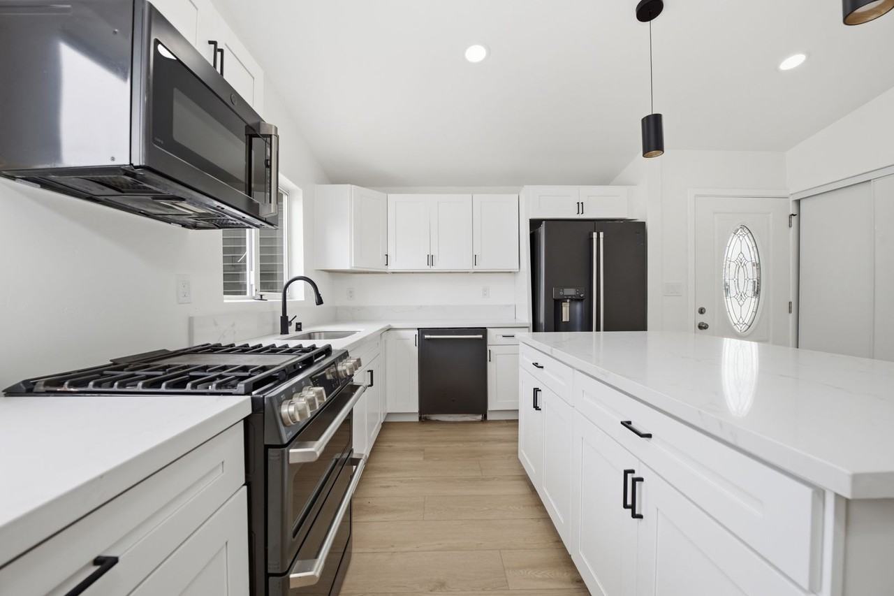 6411 Gary Ct - Photo 2 of 27