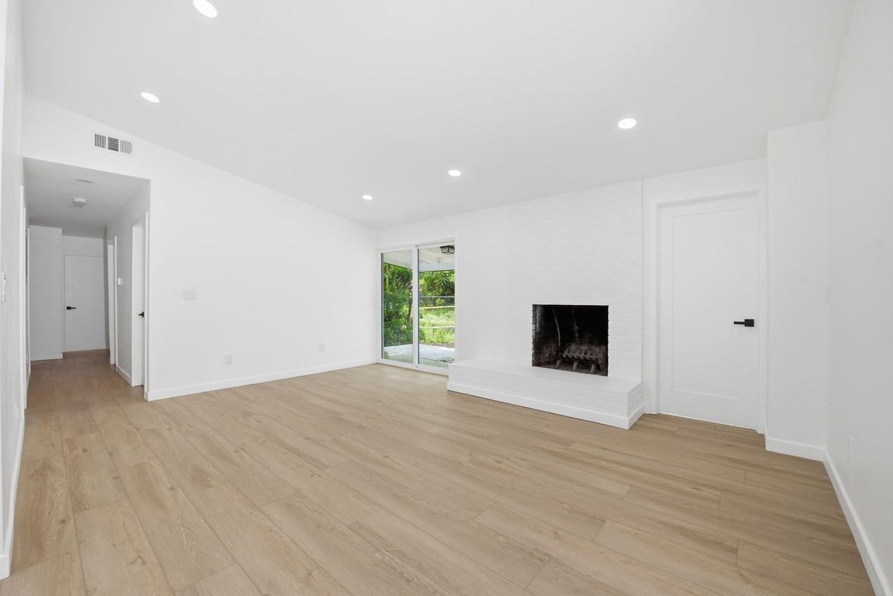 6411 Gary Ct - Photo 3 of 27