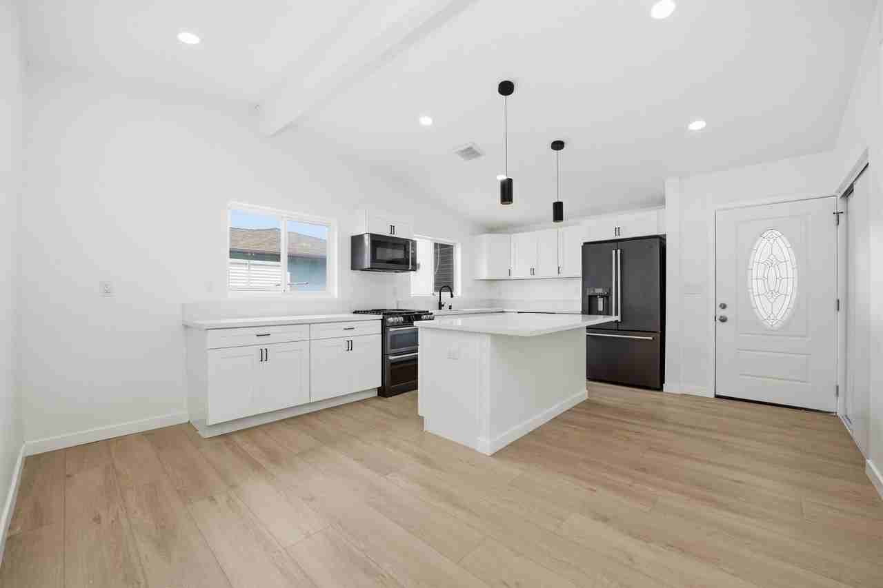 6411 Gary Ct - Photo 5 of 27