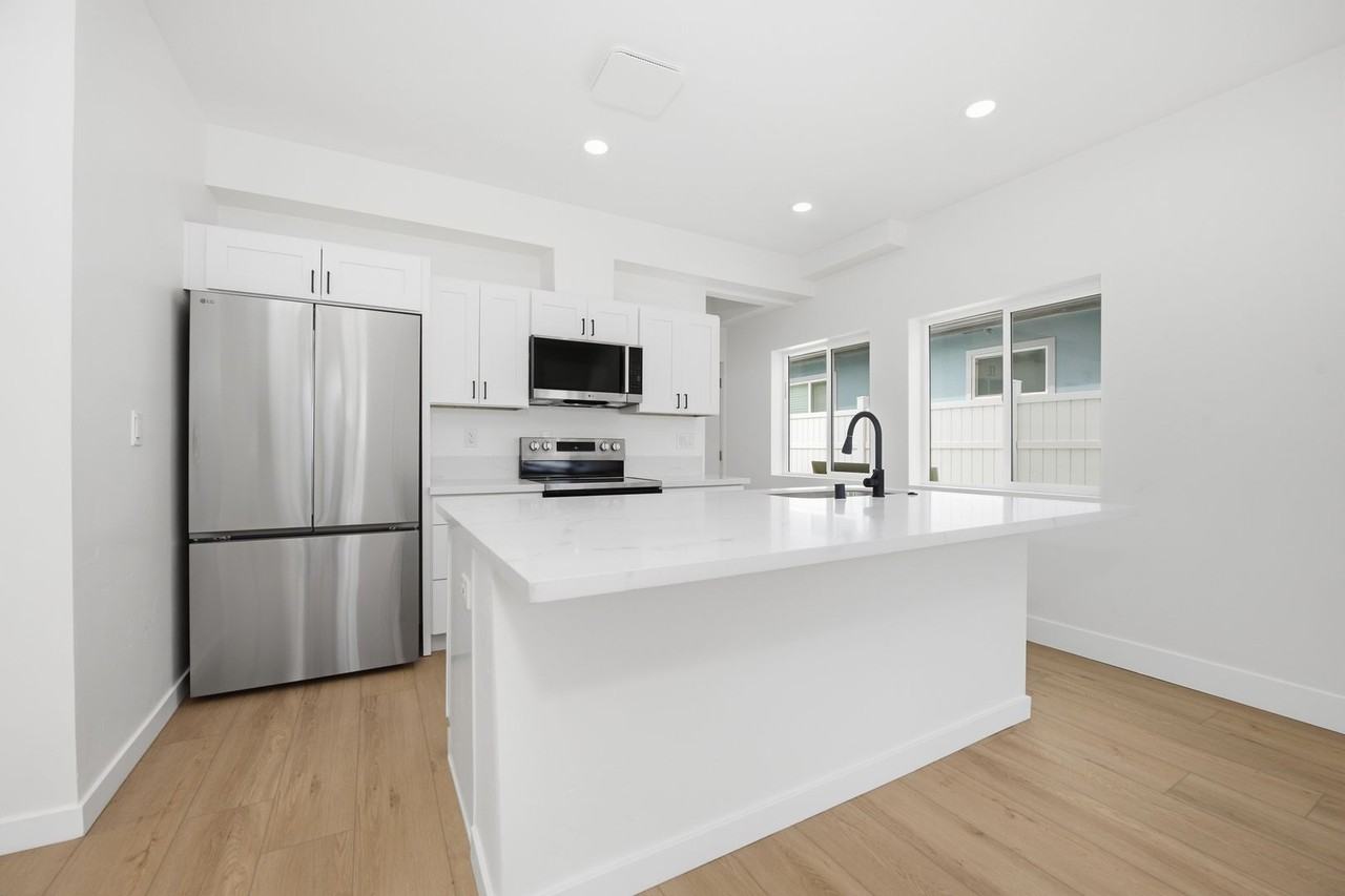 6409 Gary Ct - Photo 2 of 24