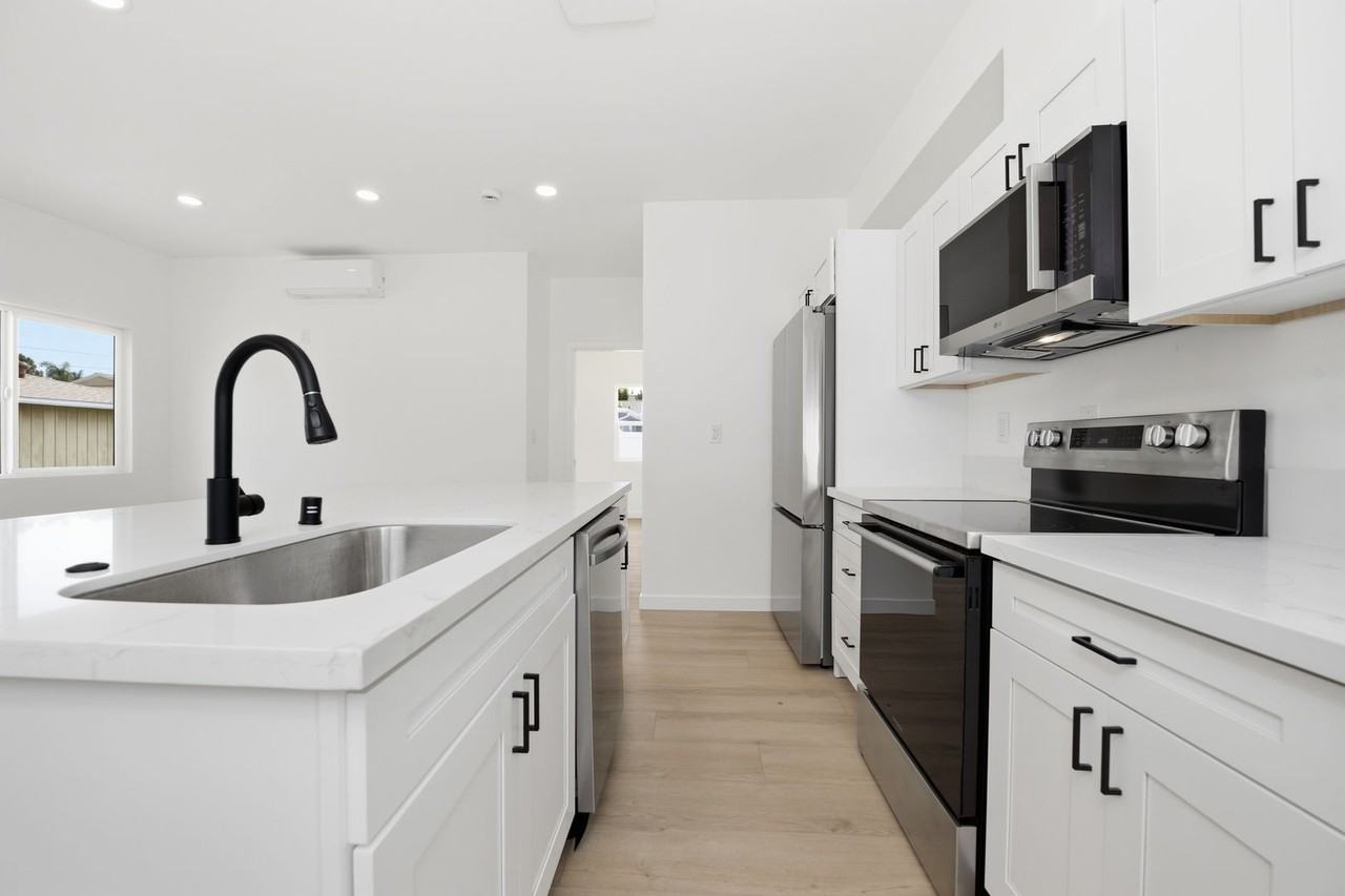 6409 Gary Ct - Photo 6 of 24