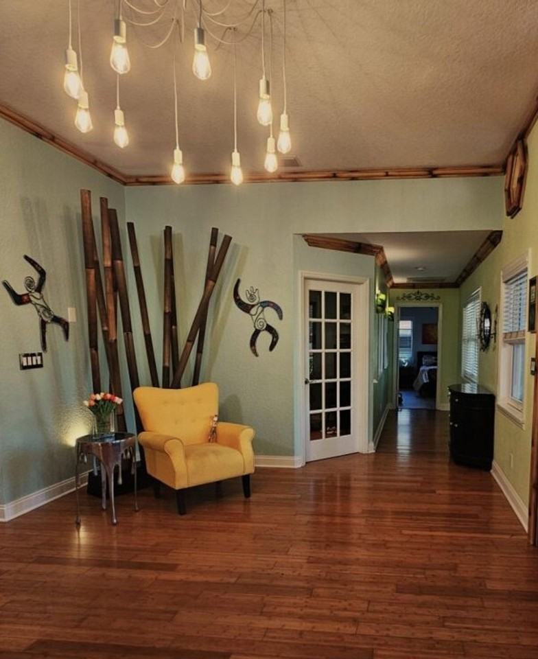 1401 45th Ave N - Photo 5 of 19