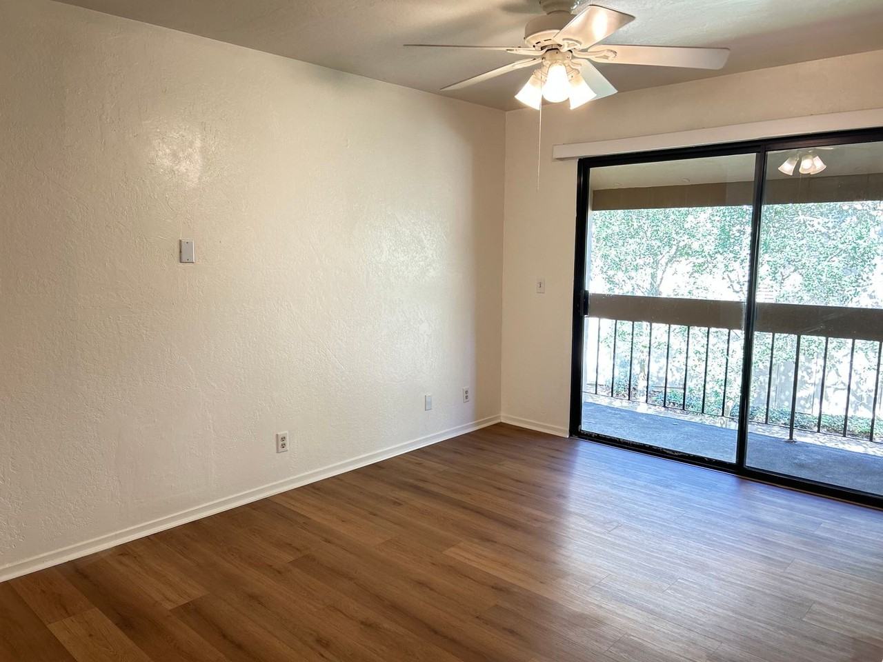 4305 Golden Oaks Ln - Photo 4 of 17