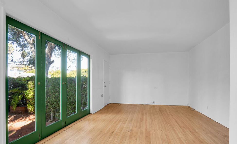 2440 Arizona Ave - Photo 2 of 5